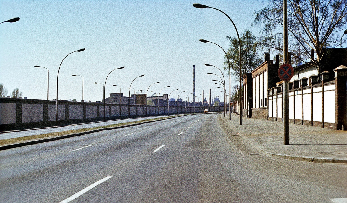 The Mühlenstraße 1987. Photo by Gerd Danigel Frei