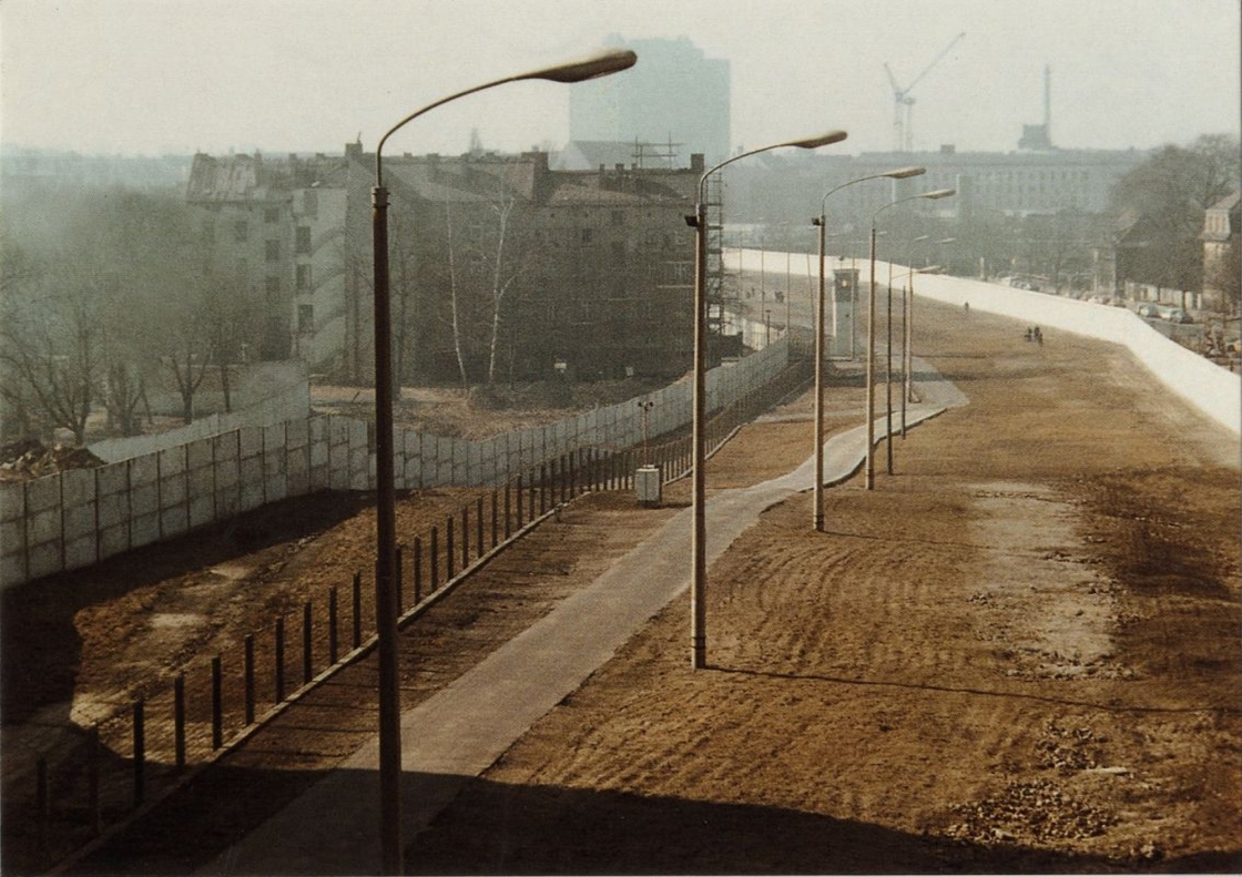 Der historische Grenzstreifen 1986 in der Bernauer Strasse