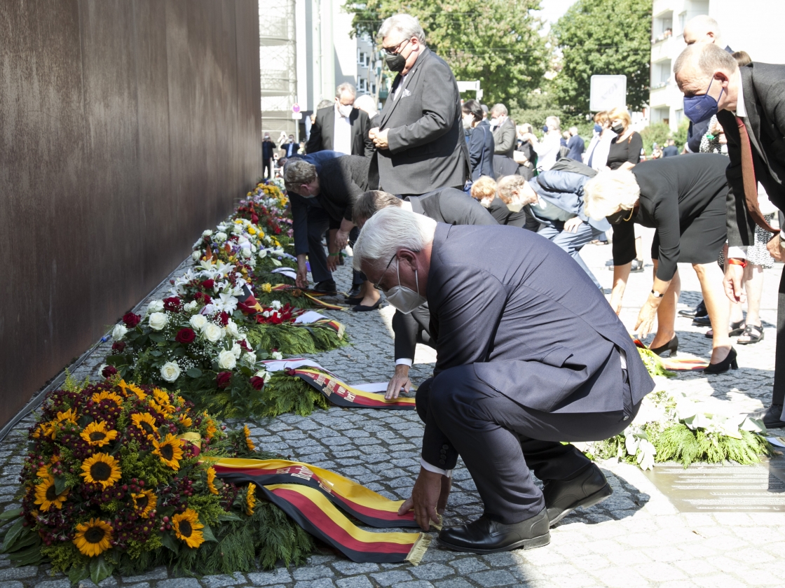 Kranzniederlegung vor dem Denkmal mit Bundespräsident der Bundesrepublik Deutschland, Frank-Walter Steinmeier